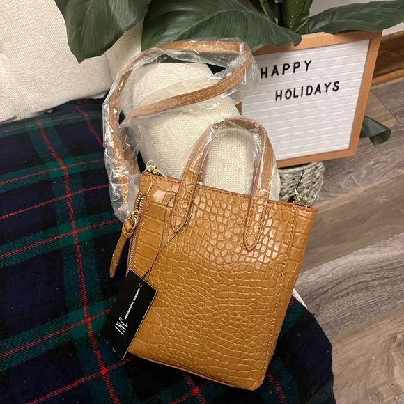 INC CROSSBODY - Picture 2 of 2